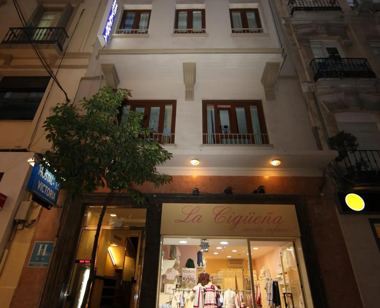 Konukevi Hostal Victoria Málaga